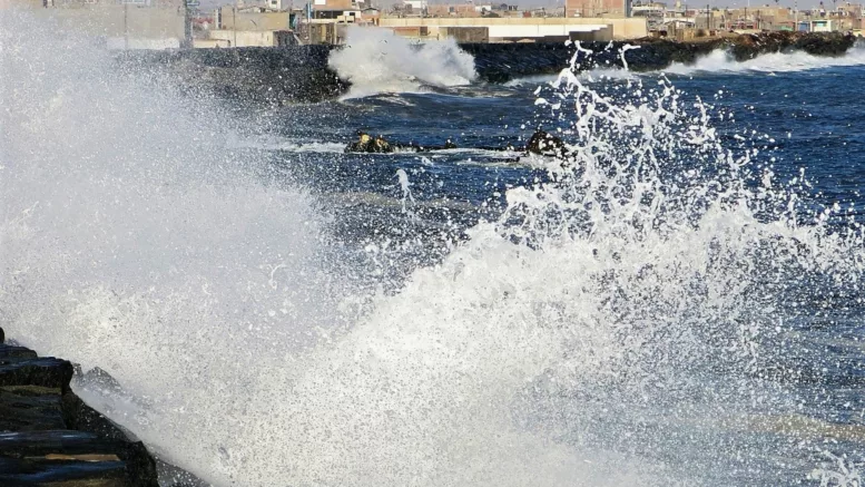 La Libertad: autoridades cierran todos los puertos y caletas por fuertes oleajes