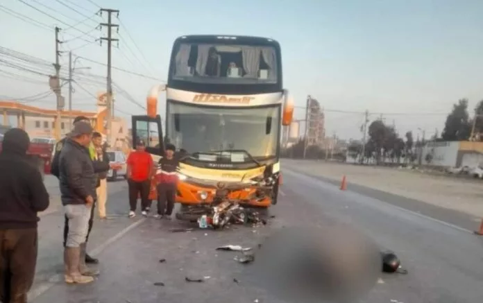 La Libertad: dos jóvenes mueren tras impactar moto con bus interprovincial en Pacasmayo