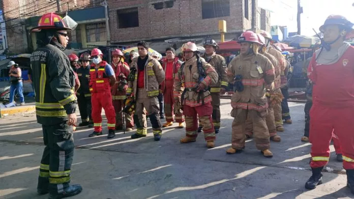 Trujillo: más de 70 bomberos lograron apagar fuego en edificio de Av. Eguren