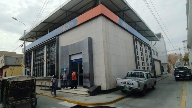 Alerta en Pacasmayo: Asalto Armado en el Banco de Crédito Deja a Ciudad en Conmoción