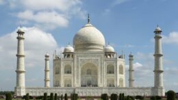 El Taj Mahal: Símbolo Eterno de Amor y Devoción