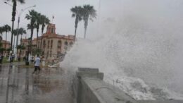 Advertencia de Oleajes: Precauciones en Playas del Perú